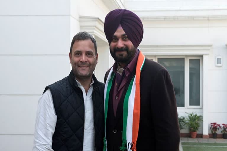 Punjab polls Navjot Singh Sidhu welcomed Rahul Gandhi  Rahul Gandhi will announce Congress Chief Ministerial candidate in Punjab today  Sidhu welcomed Rahul Gandhi ahead of announcment of Punjab cm candidate  പഞ്ചാബ് കോൺഗ്രസ് മുഖ്യമന്ത്രി പ്രഖ്യാപനം  രാഹുൽ ഗാന്ധിയെ സ്വാഗതം ചെയ്‌ത് നവ്‌ജ്യോത് സിങ് സിദ്ദു  പഞ്ചാബ് കോൺഗ്രസ് മുഖ്യമന്ത്രി സ്ഥാനാർഥി പ്രഖ്യാപനം  പഞ്ചാബ് നിയമസഭാ തെരഞ്ഞെടുപ്പ്  രാഹുൽ ഗാന്ധിയുടെ തീരുമാനം എല്ലാവരും അനുസരിക്കും  രാഹുൽ ഗാന്ധിയുടെ തീരുമാനം അംഗീകരിക്കുമെന്ന് സിദ്ദു  Sidhu response on Congress Chief Ministerial candidate  കോൺഗ്രസ് മുഖ്യമന്ത്രി സ്ഥാനാർഥി വിഷയത്തിൽ സിദ്ദുവിന്‍റെ പ്രതികരണം  രാഹുൽ ഗാന്ധിയെ സ്വാഗതം ചെയ്‌ത് സിദ്ധുവിന്‍റെ ട്വീറ്റ്