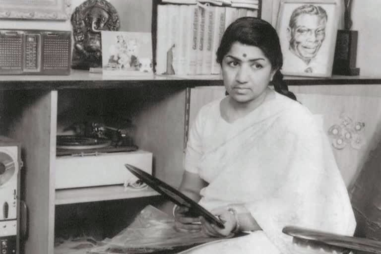 Maharashtra Government declares public holiday to mourn Lata Mangeshkar's demise