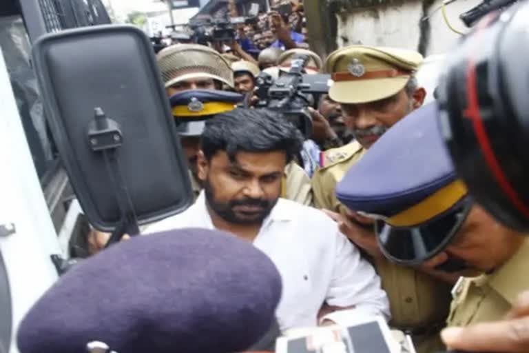 Kerala High Court grants Bail to Dileep  Court grants Bail to Dileep and other five accused  Conspiracy case  Conspiracy case update  ದಿಲೀಪ್​ ಸೇರಿ ಐವರಿಗೆ ಜಾಮೀನು ಮಂಜೂರು  ದಿಲೀಪ್​ ಸೇರಿ ಐವರಿಗೆ ಜಾಮೀನು ಮಂಜೂರು ಮಾಡಿದ ಕೇರಳ ಹೈಕೋರ್ಟ್​ ಪಿತೂರಿ ಪ್ರಕರಣ  ಒಳಸಂಚು ಪ್ರಕರಣ ಅಪ್​ಡೇಟ್​