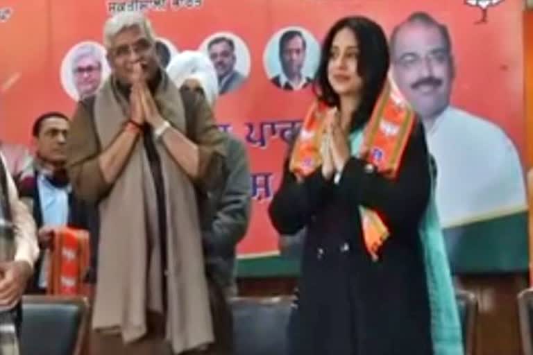 actress mahi gill joins bjp