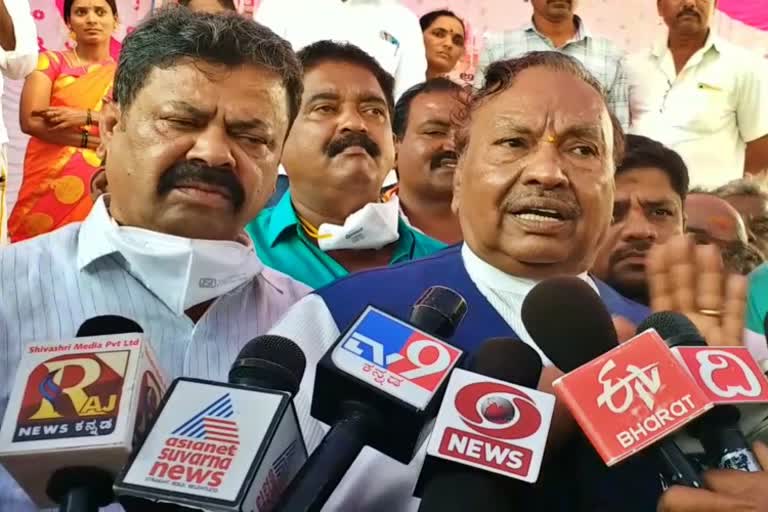 Minister KS Eshwarappa reacts at Davanagere