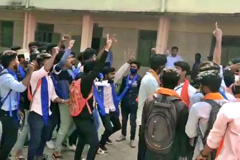 Blue Shawl row in Chikmagalur, Blue Shawl row in College, Blue Shawl row in College at Chikmagalur, Chikmagalur news, ಚಿಕ್ಕಮಗಳೂರಿನಲ್ಲಿ ನೀಲಿ ಶಾಲು ವಿವಾದ, ಕಾಲೇಜ್​ನಲ್ಲಿ ನೀಲಿ ಶಾಲು ವಿವಾದ, ಚಿಕ್ಕಮಗಳೂರು ಕಾಲೇಜಿನಲ್ಲಿ ನೀಲಿ ಶಾಲು ವಿವಾದ, ಚಿಕ್ಕಮಗಳುರು ಸುದ್ದಿ,