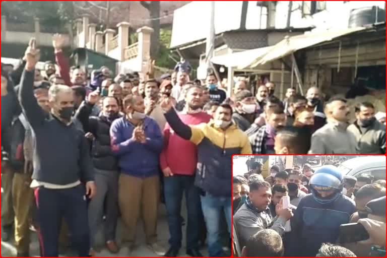 Auto union protest in Mandi