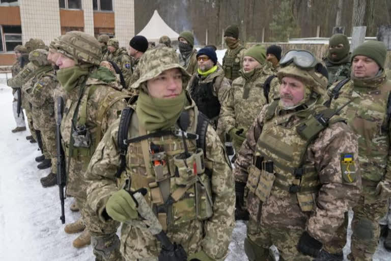 Belarus plans to deploy up to 200 troops to Syria to serve alongside Russian forces in the country. The Belarusian troops will work to provide humanitarian assistance to the population outside combat zones.