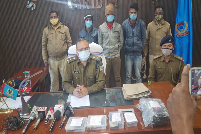 three-criminals-arrested-for-robbing-finance-company-agent-in-giridih