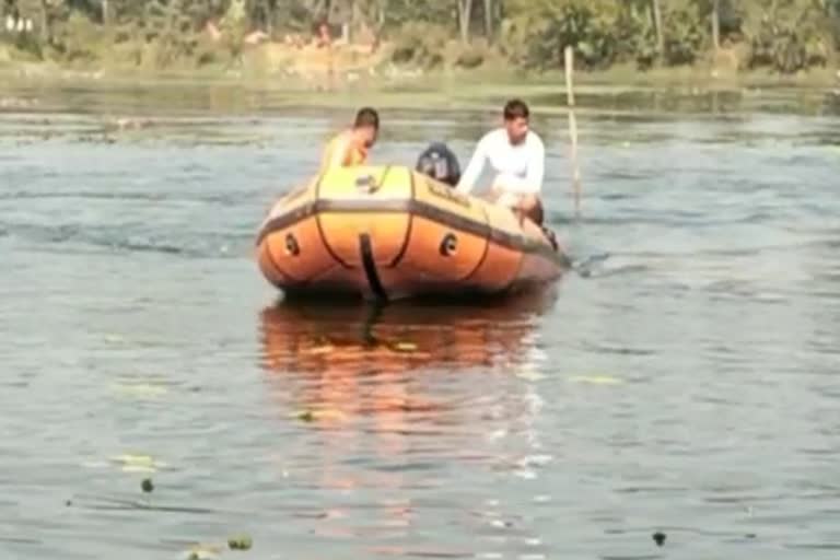 ndrf-team-took-out-dead-body-of-youth-drowned-in-pond-after-four-days-in-dhanbad