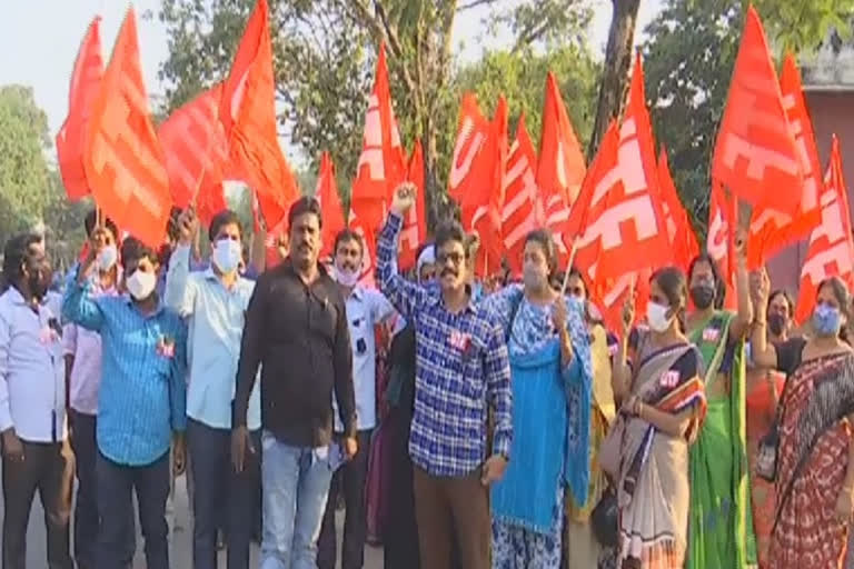 రాష్ట్రవ్యాప్తంగా నల్లబ్యాడ్జీలతో ఉపాధ్యాయుల ఆందోళనలు