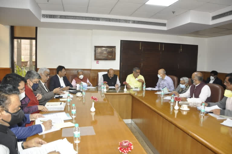 CM Bommai meets with legal experts, CM meets with legal experts on interstate river disputes,  interstate river disputes, interstate river disputes news, ಕಾನೂನು ತಜ್ಞರೊಂದಿಗೆ ಸಿಎಂ ಬೊಮ್ಮಾಯಿ ಸಭೆ, ಅಂತಾರಾಜ್ಯ ಜಲ ವ್ಯಾಜ್ಯಗಳ ಕುರಿತು ಕಾನೂನು ತಜ್ಞರೊಂದಿಗೆ ಸಿಎಂ ಸಭೆ, ಅಂತಾರಾಜ್ಯ ಜಲ ವಿವಾದ,  ಅಂತಾರಾಜ್ಯ ಜಲ ವಿವಾದ ಸುದ್ದಿ,