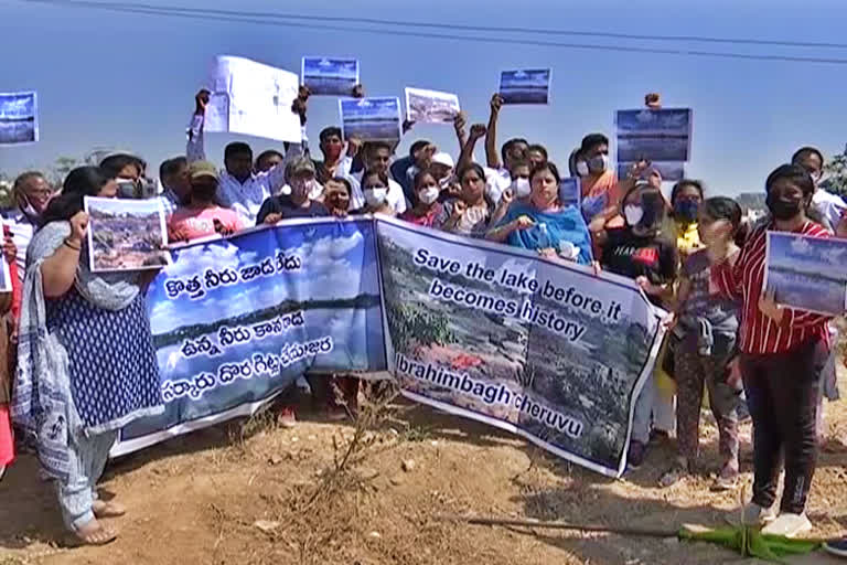 Neknampur lake issue, locals protest Neknampur lake stp