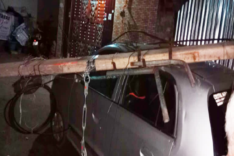 electric pole collapse in haridwar