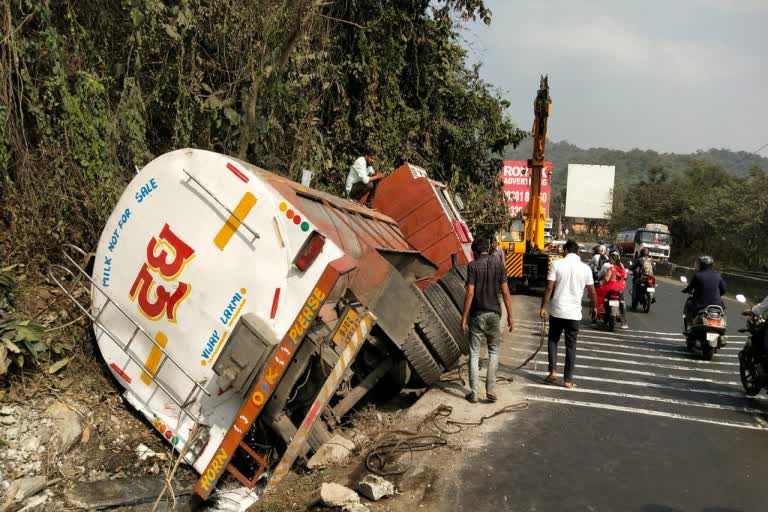 ठाणे कंटेनर अपघात