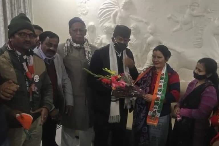 Maya Koshyari joins Congress in Lalkuan