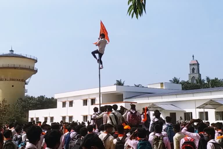 hijab-suffron-issue-student-hoists-saffron-flag-in-shivamogga