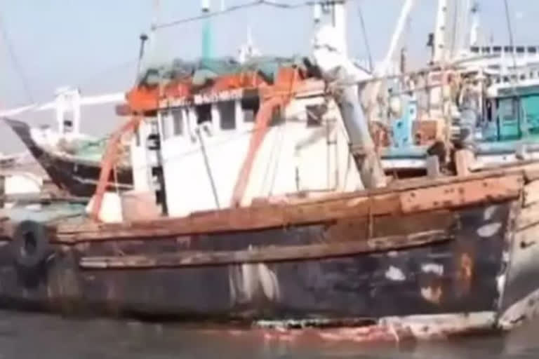 Pakistan captures 60 Indian fishermen including 10 boats off Gujarat coast