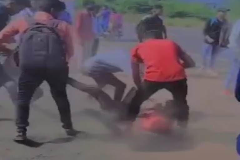 students groups fighting