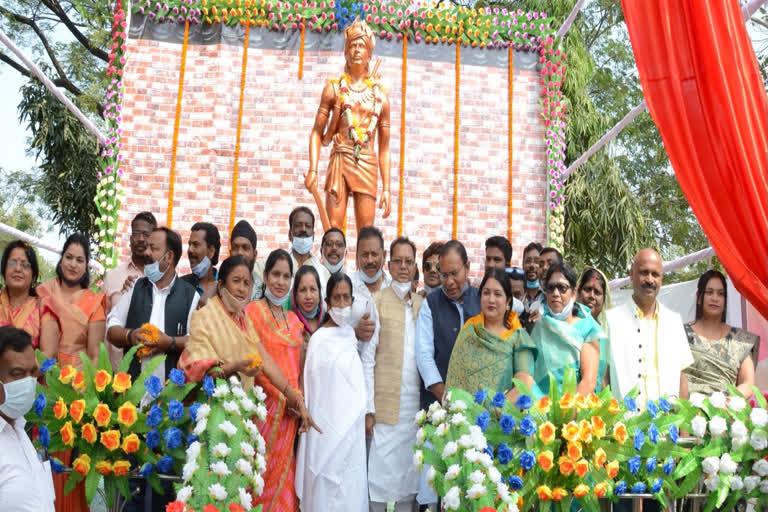 virtual inauguration of statue of Veer Gundadhur in kanker