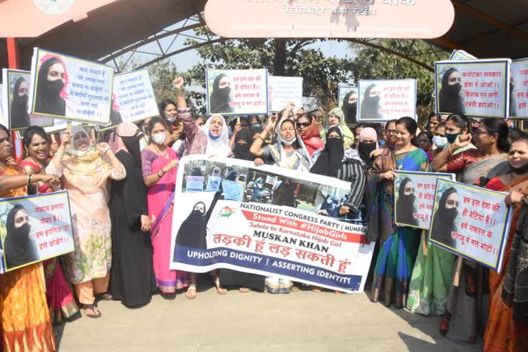 Hindu Muslim women on street thane