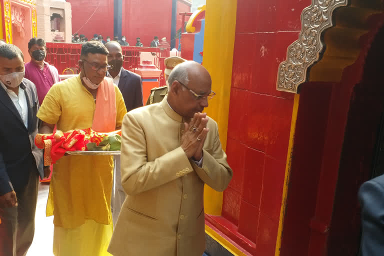 Governor Ramesh Bais offered prayers at Maa Chinnamastika mandir Rajrappa