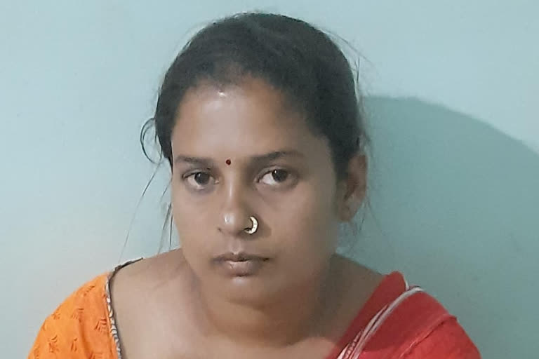 woman held for murder of paramour's wife  woman killed paramour's wife, four kids in Mandya  കാമുകനെ സ്വന്തമാക്കാൻ ക്രൂരതഹത്യ  മാണ്ഡ്യയിൽ ഒരു കുടുംബത്തിലെ നാല് പേരെ കൊന്നു  മാണ്ഡ്യയിൽ കൊലപാതകം  കർണാടകയിൽ കൊലപാതകം  woman killed four people in mandya karnataka