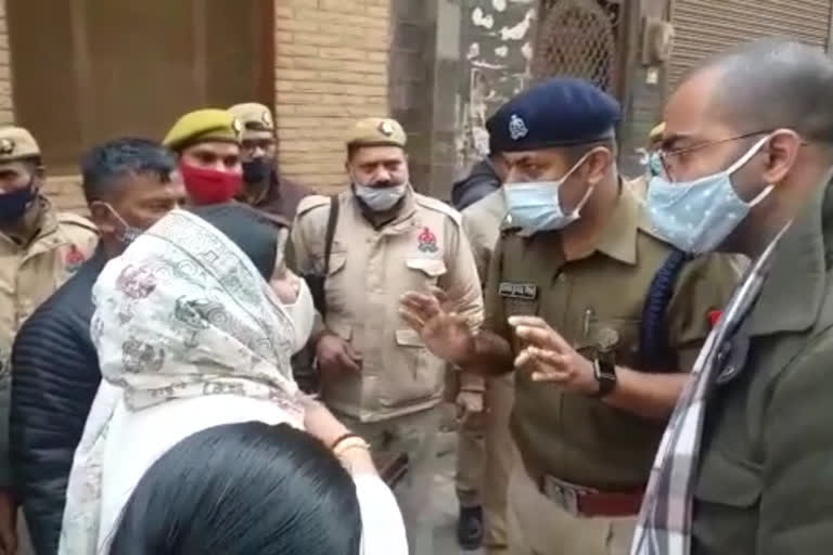 persons detain from khoda near polling booth in ghaziabad