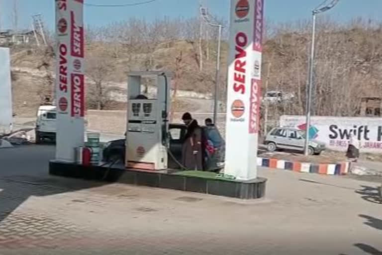 Cash Looted from Petrol Pump in Shopian