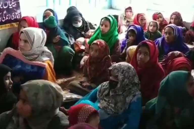 Awareness Camp in tral: دودھ کلن، ترال میں خواتین کے لیے آگاہی کیمپ منعقد