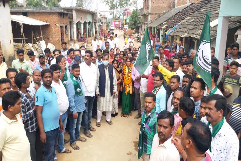 pradeep amat campaigning for bjd candidate on panchayat poll