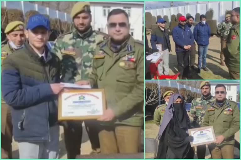 police-felicitates-12th-class-position-holder-students-in-bandipora