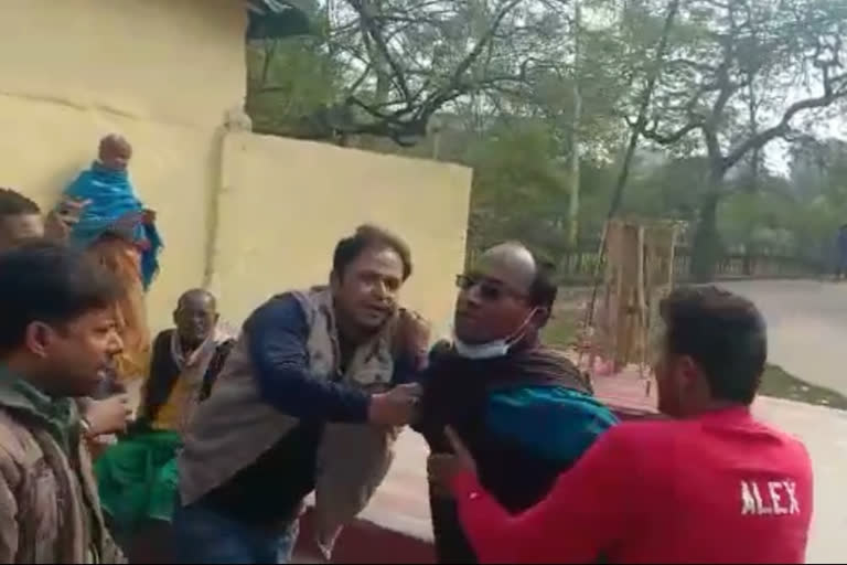 Encroachers beat up Magistrate In Patna