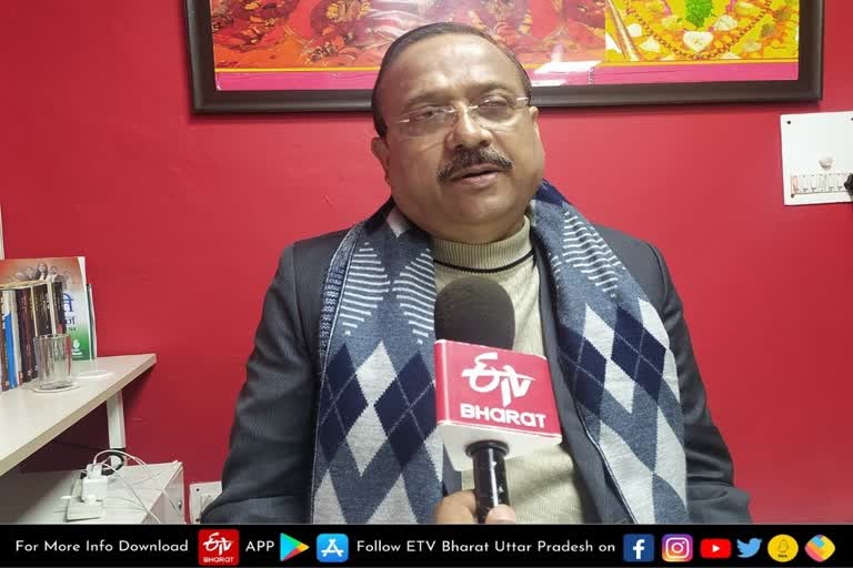 Election  lucknow latest news  etv bharat up news  यूपी विधानसभा चुनाव 2022  UP Assembly Election 2022  पहले चरण में अधिक मतदान  सत्ता विरोधी रुझान की झलक  More polling in the first phase  More polling in the first phase in UP  shows anti-incumbency trend  यूपी विधानसभा चुनाव  सियासी विश्लेषक योगेश मिश्रा  सांप नाथ और नागनाथ  पश्चिमी यूपी के जिलों में हुए मतदान