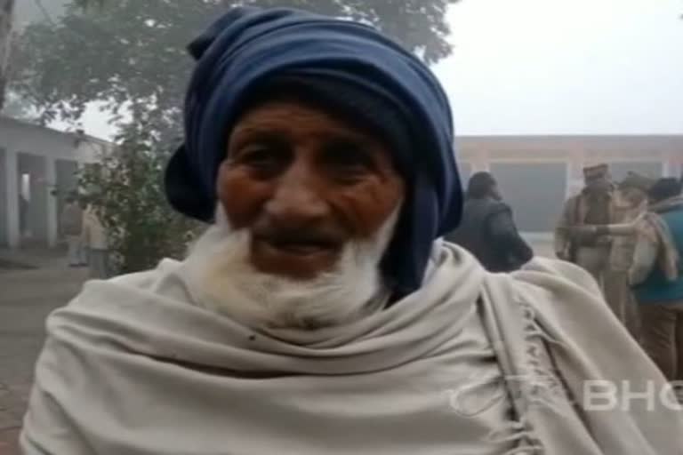 elderly who came to vote at booth