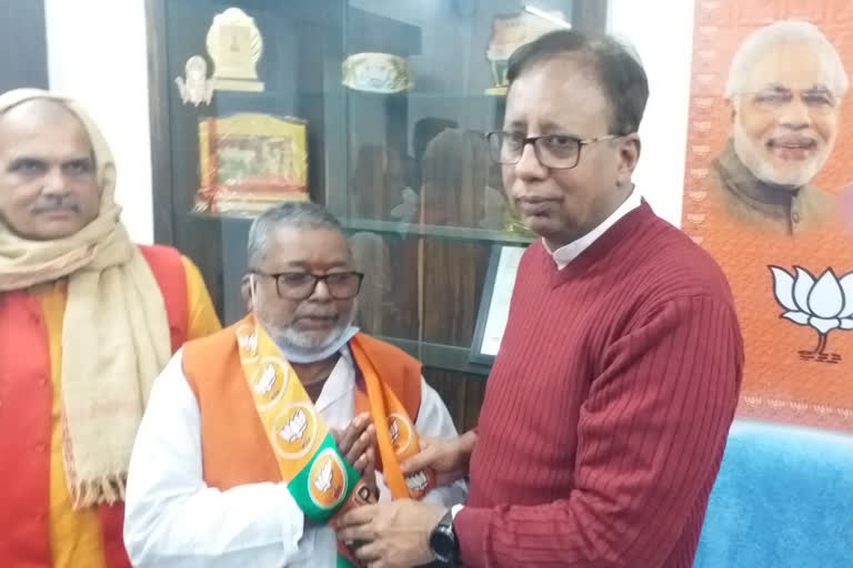 Former MLA Ramdev Mahato Joined BJP In Patna