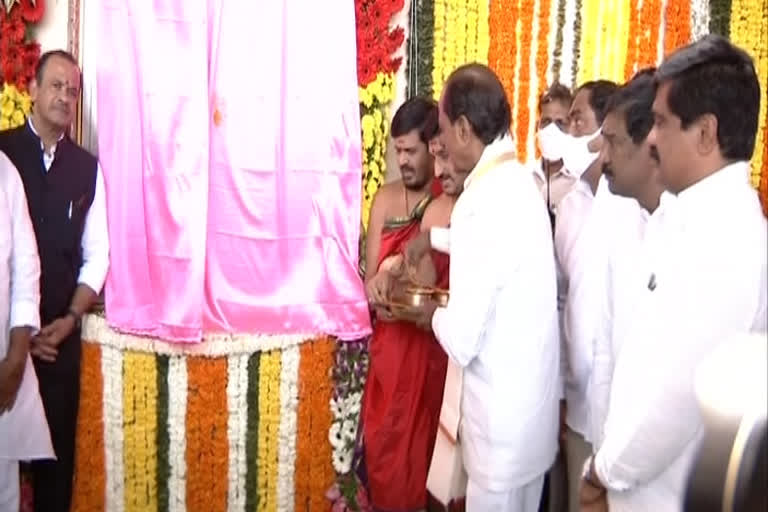 cm kcr visits Jangaon: జనగామలో సమీకృత కలెక్టరేట్​ను ప్రారంభించిన ముఖ్యమంత్రి