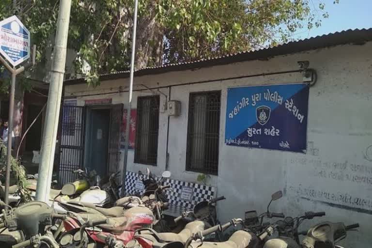 Suicide case in Surat: સુરતમાં SMC સફાઈ કર્મચારીએ માનસિક તણાવમાં ગળે ફાસો ખાઈ આપઘાત કર્યો