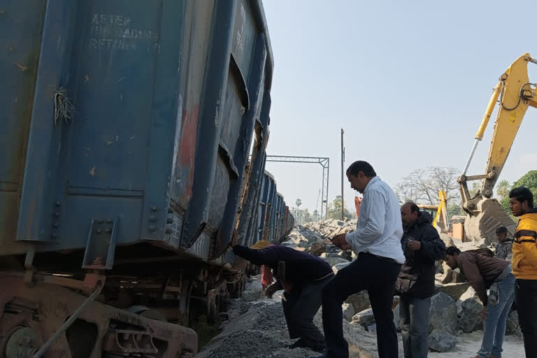 train accident in sahibganj Boulder laden goods train derails