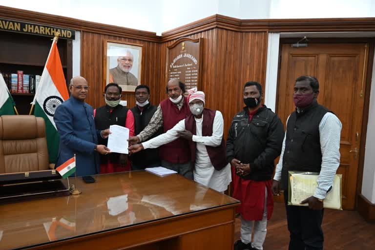 Delegation of Janjati Suraksha Manch met Governor Ramesh Bais in Ranchi