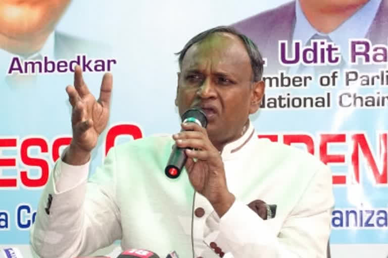 congress leader udit raj tweet says wear jeans instead of sari or salwar  Congress leader Udit Raj kicks up another row, asks women to 'wear jeans instead of saris and salwars'  Congress leader Udit Raj on Hijab row  Hijab row  Karnataka High Court on Hijab row  Congress  ഹിജാബ് വിവാദത്തില്‍ കോണ്‍ഗ്രസ് നേതാവ് ഉദിത്ത് രാജിന്‍റെ പ്രതികരണം  കര്‍ണാടകയിലെ ഹിജാബ് വിവാദം  ഹിജാബുമായി ബന്ധപ്പെട്ട കര്‍ണാടക ഹൈക്കോടതി ഉത്തരവ്