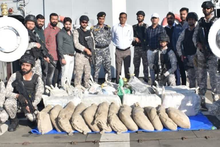 drugs seized from gujarat coast  NCB Navy seized drugs  ഗുജറാത്ത് ഉൾക്കടലിൽ മയക്കുമരുന്ന് പിടികൂടി  മയക്കുമരുന്ന് വേട്ട