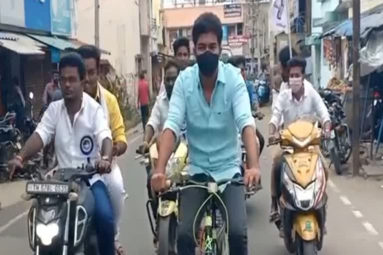தேர்தல் பரப்புரையில் களம் இறங்கிய ’டூப்’ விஜய்...!