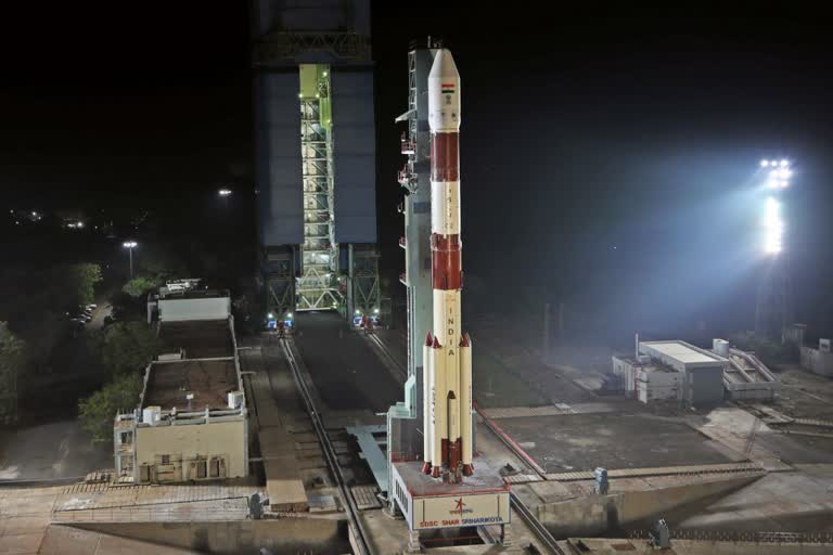 PSLVC52 rocket launch  Earth Observation Satellite  Indian space agency countdown for rocket launch  പിഎസ്എല്‍വി സി52  ഇന്ത്യയുടെ ബഹിരാകാശ ദൗത്യം  എര്‍ത്ത് ഒമ്പ്സര്‍വേഷന്‍ സാറ്റ്‌ലൈറ്റ്