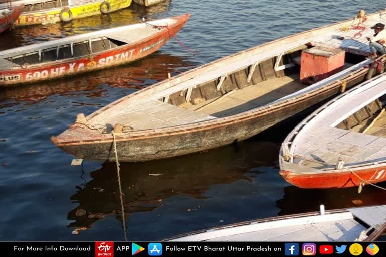 Varanasi  varanasi latest news  etv bharat up news  गंगा का पानी हुआ काला  तकनीकी टीम करेगी जांच  वाराणसी जल निगम  मणिकर्णिका घाट  गंगा महल घाट  मीर घाट और दशाश्वमेध घाट  गंगा का पानी काला  सोशल मीडिया पर वायरल  परियोजना प्रबंधन प्रदूषण नियंत्रण इकाई  काशी विश्वनाथ धाम  प्रदूषण नियंत्रण इकाई एसके रंजन  Ganga water turns black  Varanasi technical team  Jal Nigam will investigate