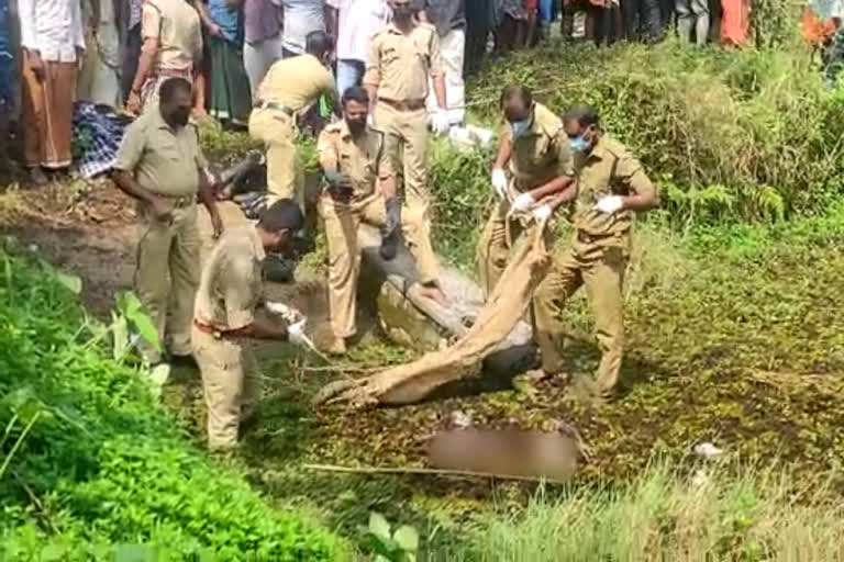 അജ്ഞാത മൃതദേഹം കണ്ടെത്തി  കാരക്കോണം അജ്ഞാത മൃതദേഹം  unidentified body found in karakonam  trivandrum man found dead