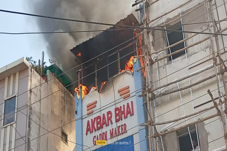 massive fire broke out in gaddi shop