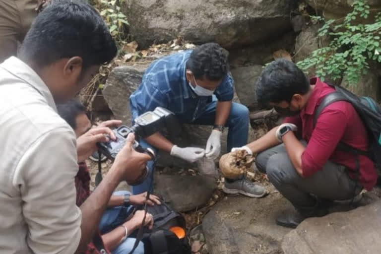 Human Skull in chappakkad  Human Skull found in Palakkad Forest  പാലക്കാട്‌ വനത്തില്‍ മനുഷ്യന്‍റെ തലയോട്ടി കണ്ടെത്തി  മുതലമടയില്‍ തലയോട്ടി  Palakkad Latest News