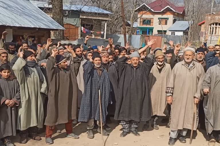 Protest Against Jal Shakti in Tral: ترال میں جل شکتی محکمہ کے خلاف احتجاج