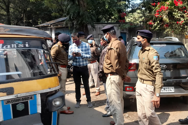 Rs 32 lakh looted near Canara Bank