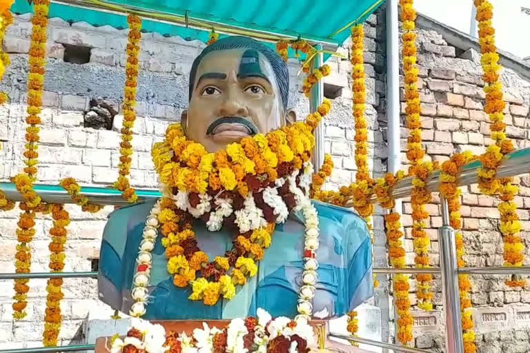 Tribute given to martyr Sanjay Sinha in Patna