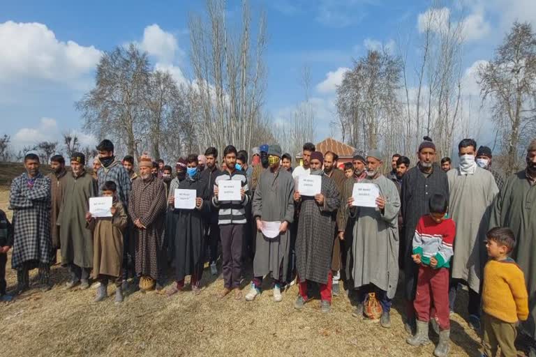 protest-in-ganderbal-against-health-center-hospital-construction-building-issue