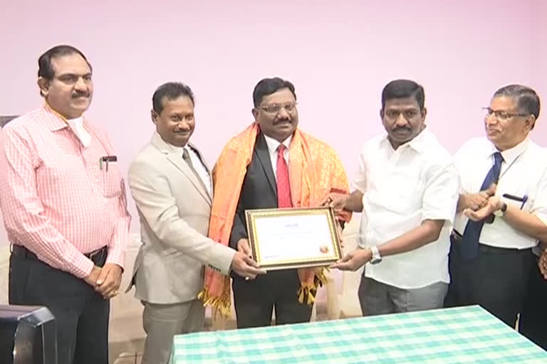 Certificate of Commitment by world book of records to Dr. chandrashekar of kurnool hospital