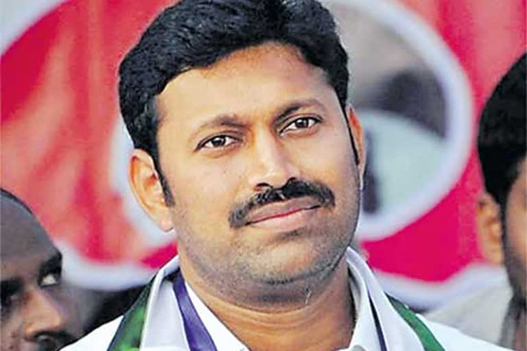 వివేకాను అవినాష్‌ రెడ్డే హత్య చేయించారా?